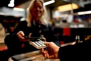 Ericsson şi Vodafone semnează un parteneriat strategic pe cinci ani pentru dezvoltarea reţelelor 5G programabile